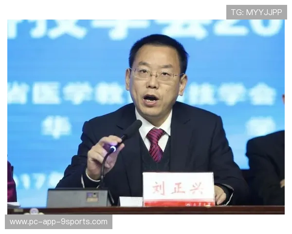 国际拳击裁判在培训中实行多维评估与医学协同复盘机制，拳击裁判数数